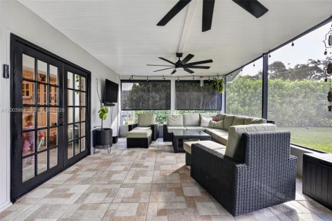 House in Jupiter, Florida 4 bedrooms, 183.95 sq.m. № 2068833 - photo 15