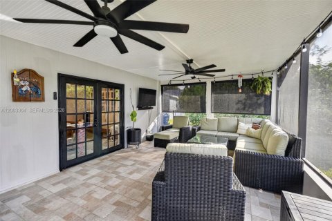 House in Jupiter, Florida 4 bedrooms, 183.95 sq.m. № 2068833 - photo 18