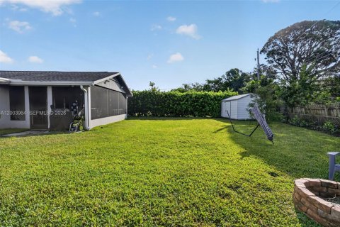 House in Jupiter, Florida 4 bedrooms, 183.95 sq.m. № 2068833 - photo 11