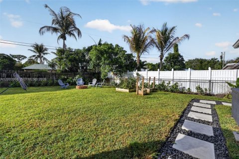 House in Jupiter, Florida 4 bedrooms, 183.95 sq.m. № 2068833 - photo 9