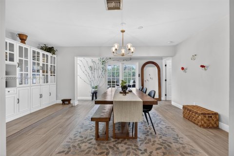 House in Jupiter, Florida 4 bedrooms, 183.95 sq.m. № 2068833 - photo 25