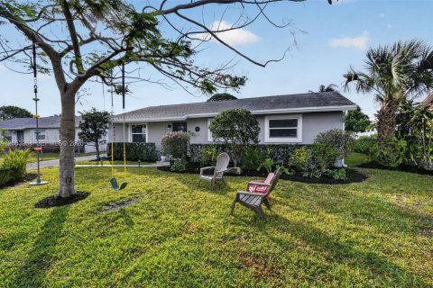 House in Jupiter, Florida 4 bedrooms, 183.95 sq.m. № 2068833 - photo 2