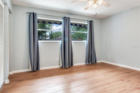 House in Seminole, Florida 3 bedrooms, 152.45 sq.m. № 1919616 - photo 29