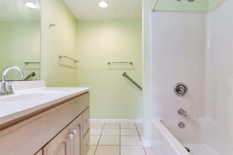 House in Seminole, Florida 3 bedrooms, 152.45 sq.m. № 1919616 - photo 28