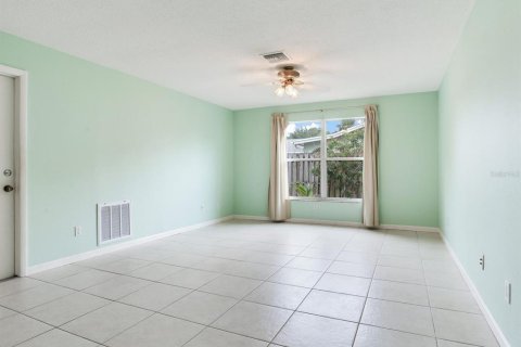 House in Seminole, Florida 3 bedrooms, 152.45 sq.m. № 1919616 - photo 17
