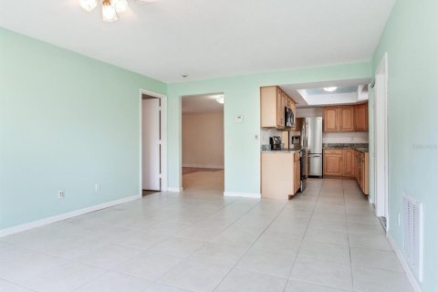 House in Seminole, Florida 3 bedrooms, 152.45 sq.m. № 1919616 - photo 18