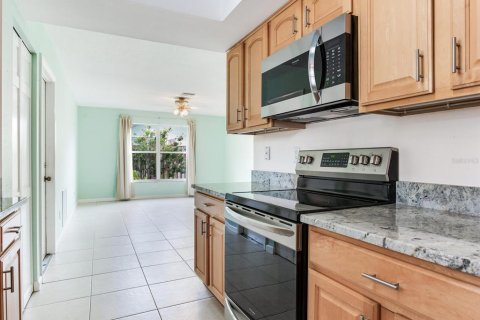 House in Seminole, Florida 3 bedrooms, 152.45 sq.m. № 1919616 - photo 14