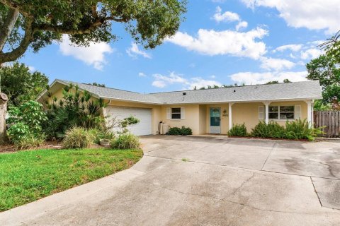 House in Seminole, Florida 3 bedrooms, 152.45 sq.m. № 1919616 - photo 2