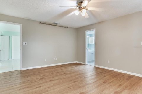 House in Seminole, Florida 3 bedrooms, 152.45 sq.m. № 1919616 - photo 21