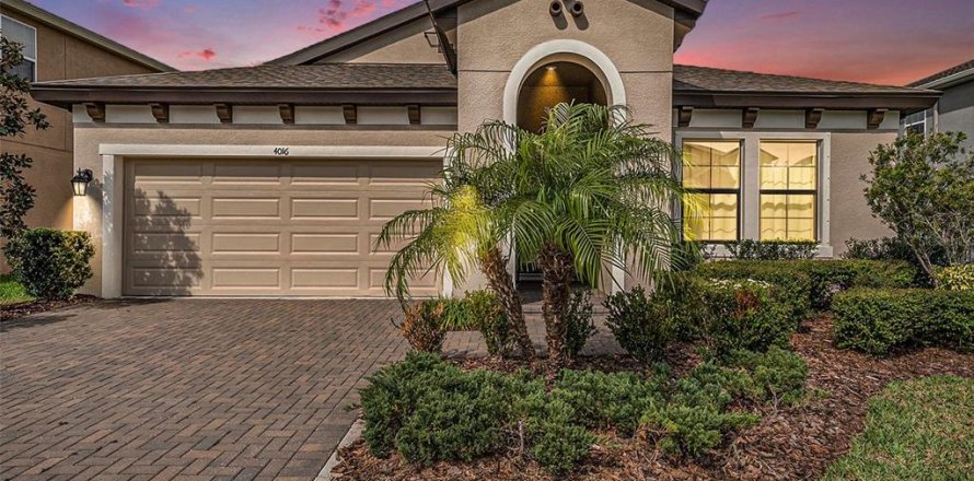 Casa en Land O' Lakes, Florida 3 dormitorios, 195.84 m2 № 1843542