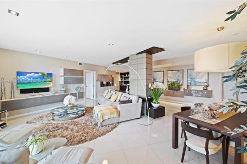 Condo in Bal Harbour, Florida, 2 bedrooms  № 1729592 - photo 6