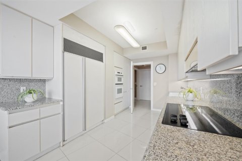 Condo in Bal Harbour, Florida, 2 bedrooms  № 1729592 - photo 14