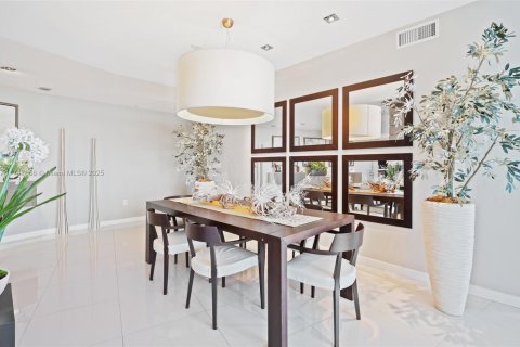 Condo in Bal Harbour, Florida, 2 bedrooms  № 1729592 - photo 5