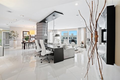 Condo in Bal Harbour, Florida, 2 bedrooms  № 1729592 - photo 2