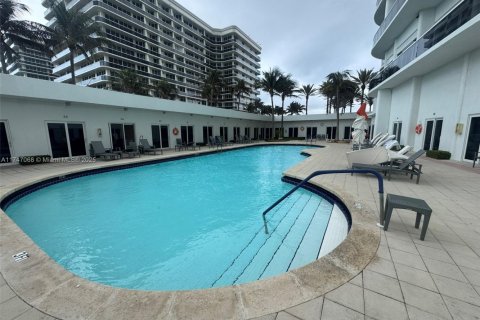Condo in Bal Harbour, Florida, 2 bedrooms  № 1729592 - photo 28