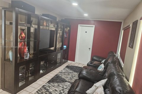 Casa en venta en Homestead, Florida, 4 dormitorios, 153.29 m2 № 1861595 - foto 16