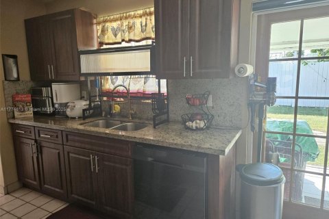 Casa en venta en Homestead, Florida, 4 dormitorios, 153.29 m2 № 1861595 - foto 11