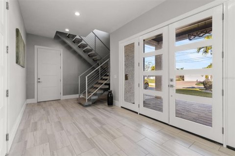 House in Saint Petersburg, Florida 4 bedrooms, 247.03 sq.m. № 2234359 - photo 23