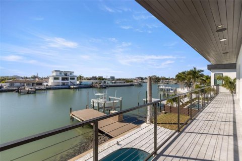 House in Saint Petersburg, Florida 4 bedrooms, 247.03 sq.m. № 2234359 - photo 26