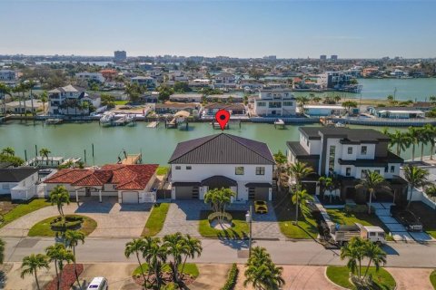 House in Saint Petersburg, Florida 4 bedrooms, 247.03 sq.m. № 2234359 - photo 30