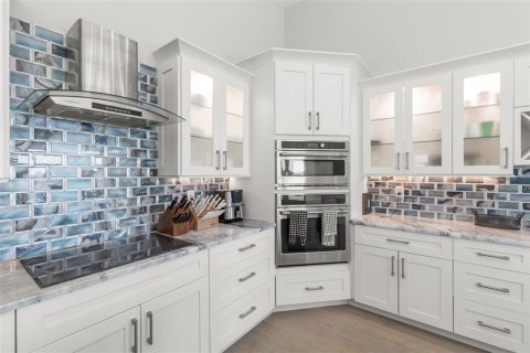 House in Saint Petersburg, Florida 4 bedrooms, 247.03 sq.m. № 2234359 - photo 7