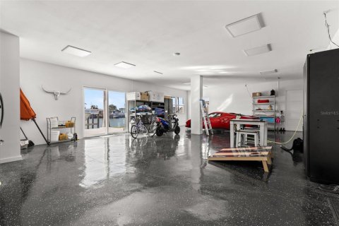 House in Saint Petersburg, Florida 4 bedrooms, 247.03 sq.m. № 2234359 - photo 25