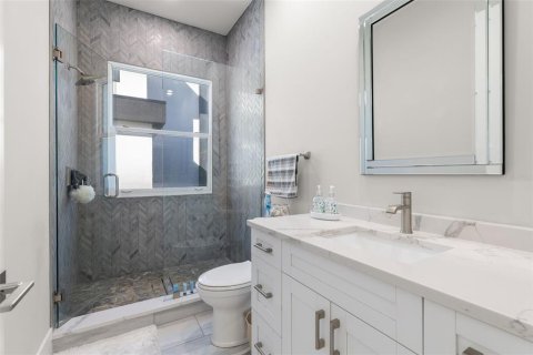 House in Saint Petersburg, Florida 4 bedrooms, 247.03 sq.m. № 2234359 - photo 21