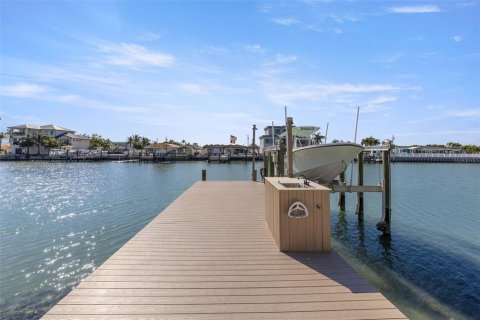 House in Saint Petersburg, Florida 4 bedrooms, 247.03 sq.m. № 2234359 - photo 29
