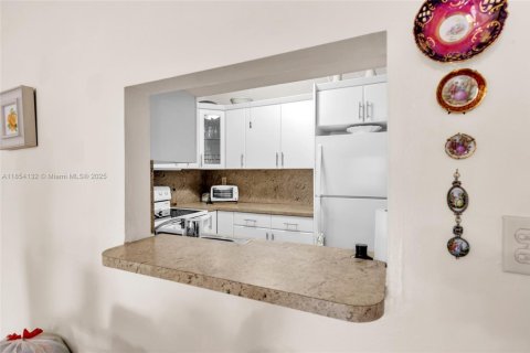 Купить кондоминиум в Хайалиа, Флорида 2 спальни, 95.22м2, № 1960482 - фото 5