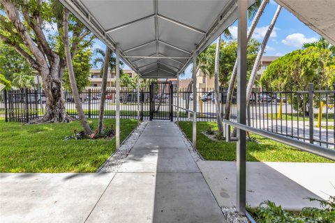 Купить кондоминиум в Хайалиа, Флорида 2 спальни, 95.22м2, № 1960482 - фото 24