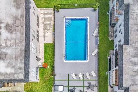 Купить кондоминиум в Хайалиа, Флорида 2 спальни, 95.22м2, № 1960482 - фото 27