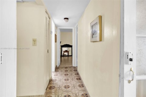 Купить кондоминиум в Хайалиа, Флорида 2 спальни, 95.22м2, № 1960482 - фото 7