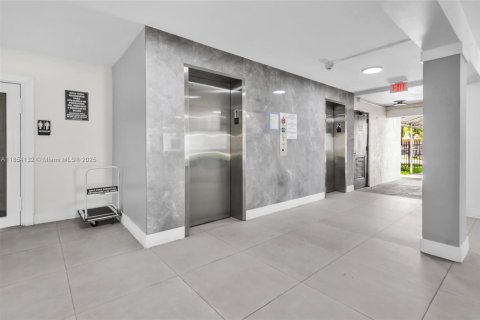 Купить кондоминиум в Хайалиа, Флорида 2 спальни, 95.22м2, № 1960482 - фото 23