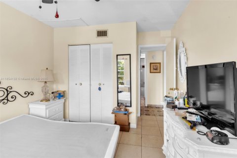 Купить кондоминиум в Хайалиа, Флорида 2 спальни, 95.22м2, № 1960482 - фото 15