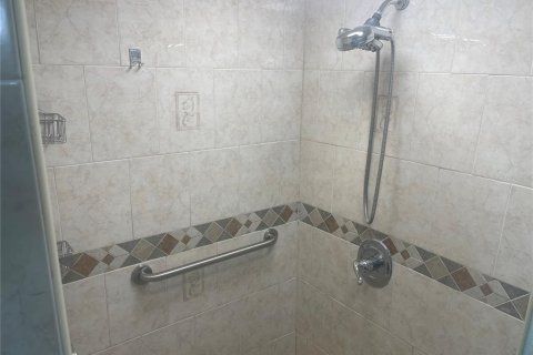Villa ou maison à vendre à Tampa, Floride: 3 chambres, 141.95 m2 № 2410147 - photo 17