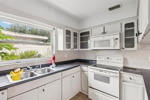 Villa ou maison à vendre à Tampa, Floride: 4 chambres, 153.85 m2 № 1884027 - photo 8