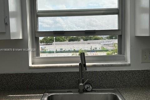 Снять в аренду кондоминиум в Майами-Бич, Флорида 1 спальня, 98.2м2, № 2013188 - фото 20