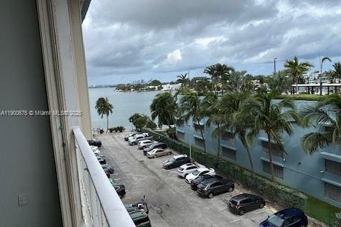 Снять в аренду кондоминиум в Майами-Бич, Флорида 1 спальня, 98.2м2, № 2013188 - фото 16