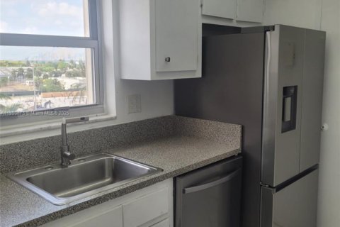 Снять в аренду кондоминиум в Майами-Бич, Флорида 1 спальня, 98.2м2, № 2013188 - фото 17