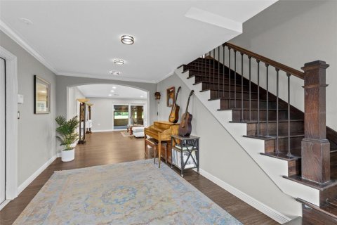 House in Oviedo, Florida 4 bedrooms, 499.54 sq.m. № 2420526 - photo 4