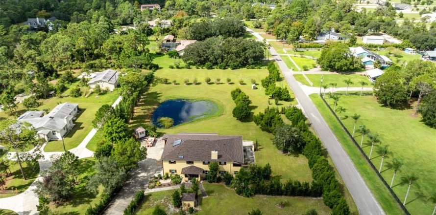 House in Oviedo, Florida 4 bedrooms, 499.54 sq.m. № 2420526