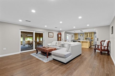 House in Oviedo, Florida 4 bedrooms, 499.54 sq.m. № 2420526 - photo 7