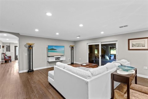 House in Oviedo, Florida 4 bedrooms, 499.54 sq.m. № 2420526 - photo 6