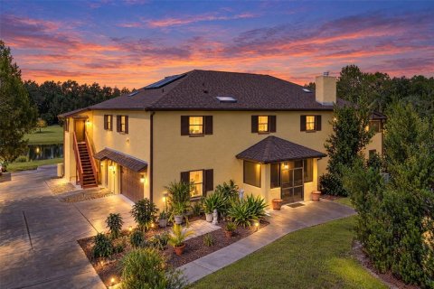 House in Oviedo, Florida 4 bedrooms, 499.54 sq.m. № 2420526 - photo 2