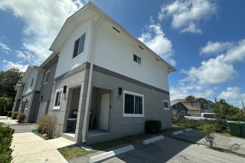 Adosado en alquiler en Fort Lauderdale, Florida, 3 dormitorios, 131.55 m2 № 1155722 - foto 1
