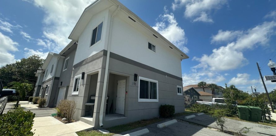 Adosado en Fort Lauderdale, Florida 3 dormitorios, 131.55 m2 № 1155722