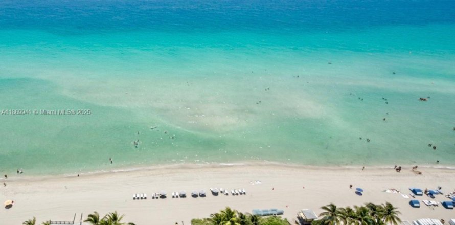 Condo à Hollywood, Floride, 3 chambres № 1979430