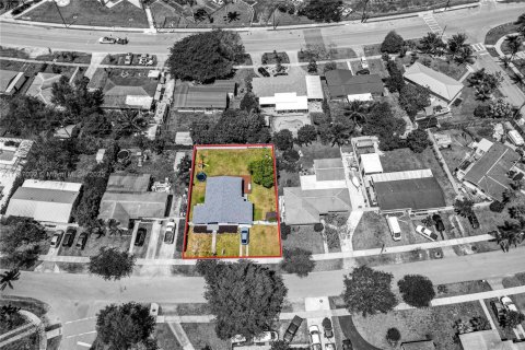 House in Cutler Bay, Florida 3 bedrooms, 104.52 sq.m. № 1740142 - photo 11