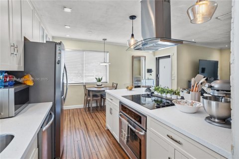 House in Cutler Bay, Florida 3 bedrooms, 104.52 sq.m. № 1740142 - photo 3