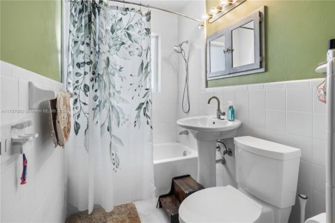 House in Cutler Bay, Florida 3 bedrooms, 104.52 sq.m. № 1740142 - photo 9